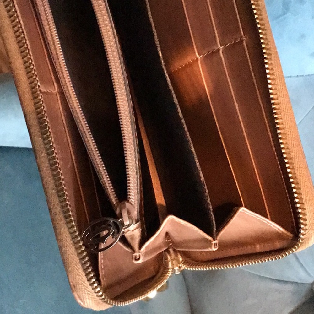 Vintage Gucci Zip Around long wallet - Picture 9 of 11